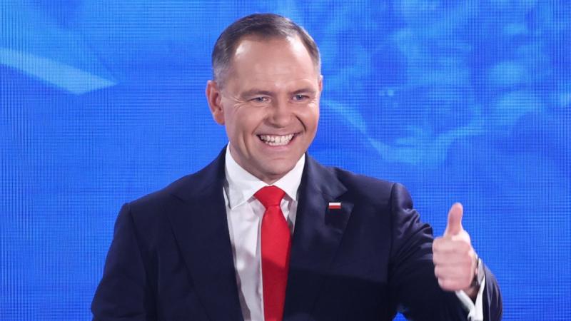 A lengyel elnökválasztásokon a populista jelölt diadalmaskodott, ezzel új irányt szabva az ország politikai tájának.