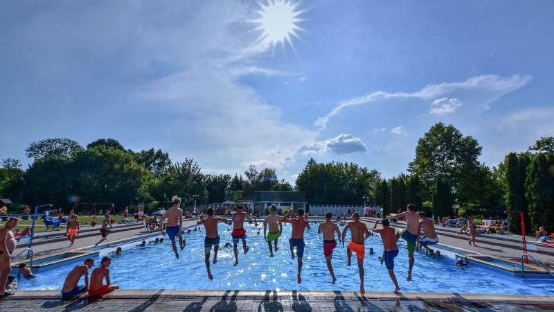 Idén ünnepli 90. születésnapját az Ipoly-parti város strandja! Az évfordulót nem hétköznapi mulatsággal fogják megünnepelni!