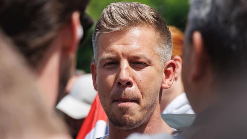 Magyar Péter az ingatlanpiac drágulásával ijesztgeti az érdeklődőket.