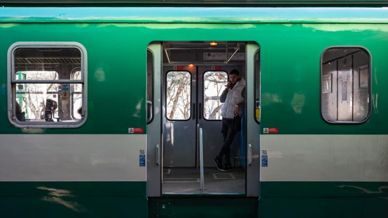 Budapesten baleset történt, amikor egy autó összeütközött egy HÉV szerelvénnyel.