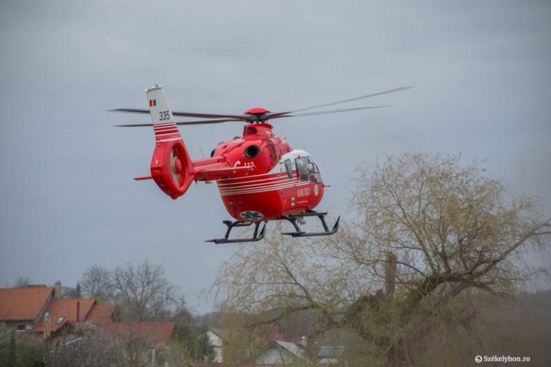 Két jármű összeütközött Maros megyében, a balesethez mentőhelikoptert is riasztottak, hogy segítséget nyújtsanak a sérülteknek.