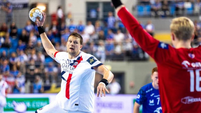 Amikor a kézilabda óriása büntetőt végez, belső démonjaival vívja meg harcát.