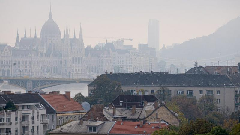 Szerdán a ködös reggeli órák után borongós napra számíthatunk. Az időjárás változása a hangulatunkra is hatással lehet, így érdemes felkészülni a szürke égbolt látványára.