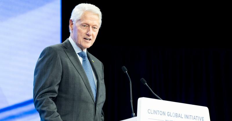 Bill Clinton egészségi állapota miatt kórházi kezelésre szorult.