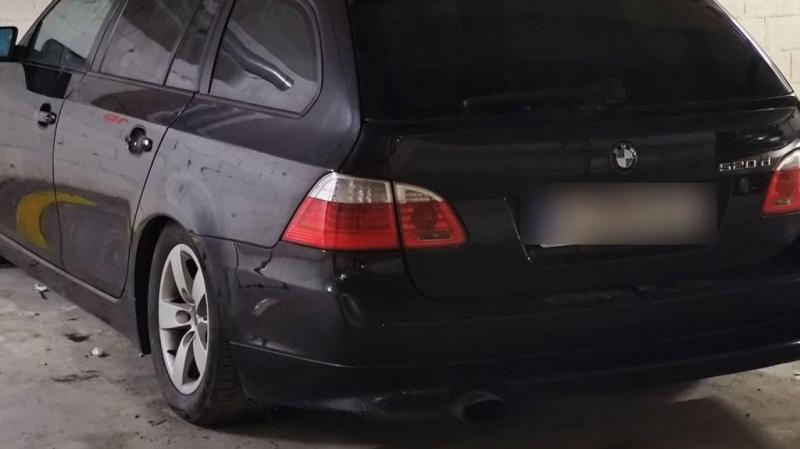 Néhányan úgy döntöttek, hogy a miskolci mélygarázsban parkoló BMW-t szálláshelyként használják.