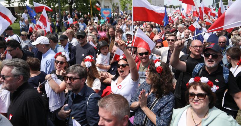 A Tusk-kormány: A végső búcsú vagy a magasságokba szárnyalás?