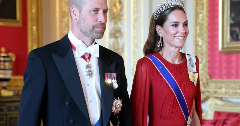 Katalin hercegné káprázatos piros estélyijében ragyogott a windsori kastély falai között, fényével felülmúlva Kamilla királynét és Brigitte Macront is.