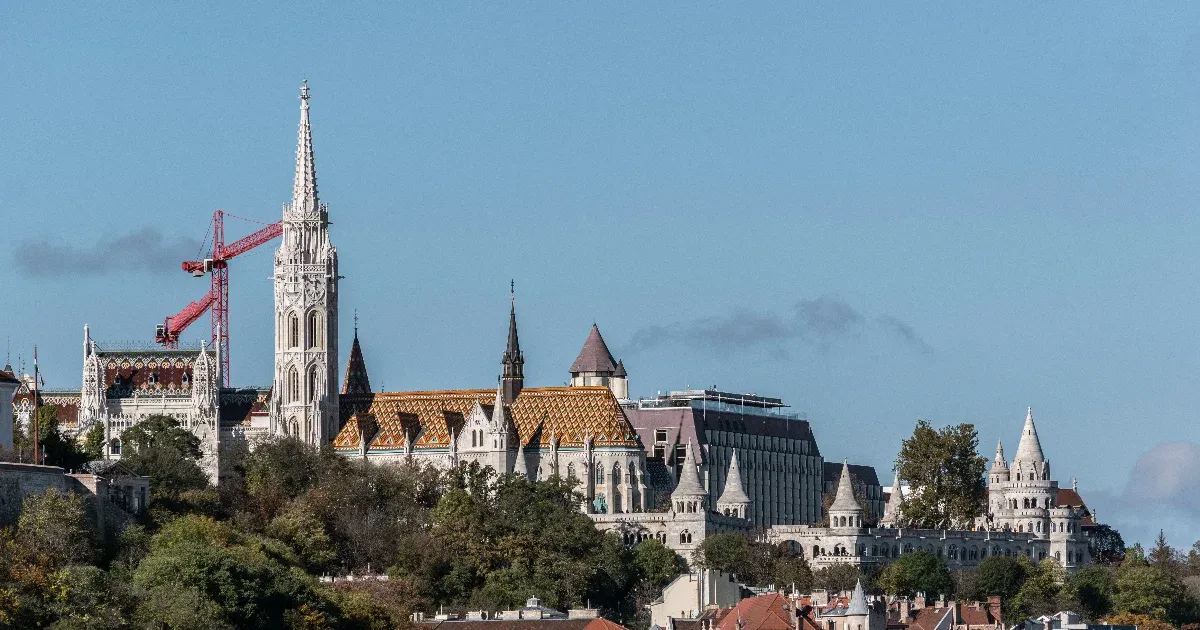 Hétfőig korlátozzák a forgalmat a Hilton és a Halászbástya körzetében.