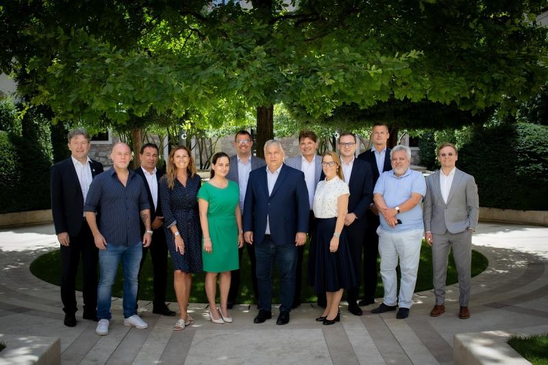 Már 30 ezer lelkes tagot számlál a Digitális Polgári Körök közössége! Ne hagyd ki a legújabb videót, amelyben bemutatjuk a kezdeményezés céljait és eredményeit. Csatlakozz te is ehhez az izgalmas mozgalomhoz!