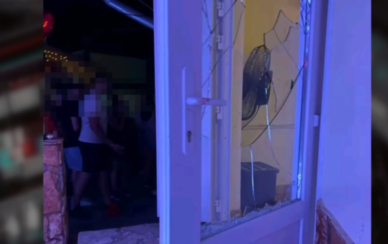 Szolnok ellenzéki polgármestere nyílt levélben fordult Pintér Sándorhoz, amelyben arra kérte a belügyminisztert, hogy biztosítson rendőröket a város területén. Az levél célja, hogy felhívja a figyelmet a helyi közbiztonság javításának fontosságára, és a k