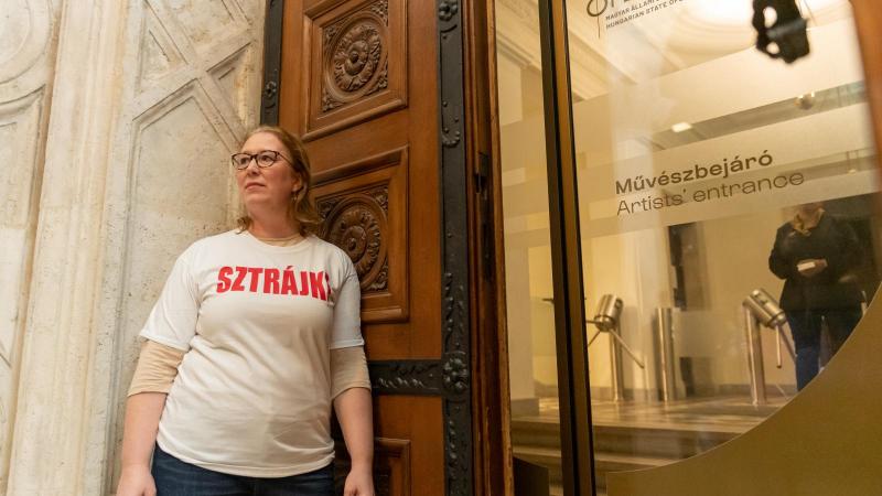 A szakszervezetek álláspontja szerint egy bosszúhadjárat vette kezdetét a sztrájkoló operaházi munkavállalók ellen.