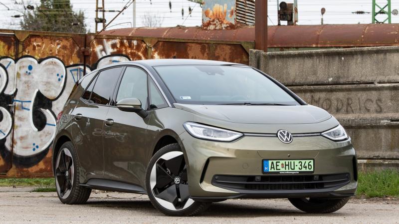 A július hónapban a Volkswagen ragadta magához a villanyautók trónját, míg a Tesla drámai visszaesést szenvedett el. -- Totalcar