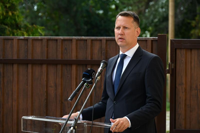 Fülöp Attila szavai szerint a gyermekvédelem területén dolgozni nem csupán kihívásokkal teli, hanem egyben rendkívül értékes és szép hivatás is. A fiatalok védelme és támogatása olyan feladat, amely mélyen megérinti az ember lelkét, és valódi hatással van
