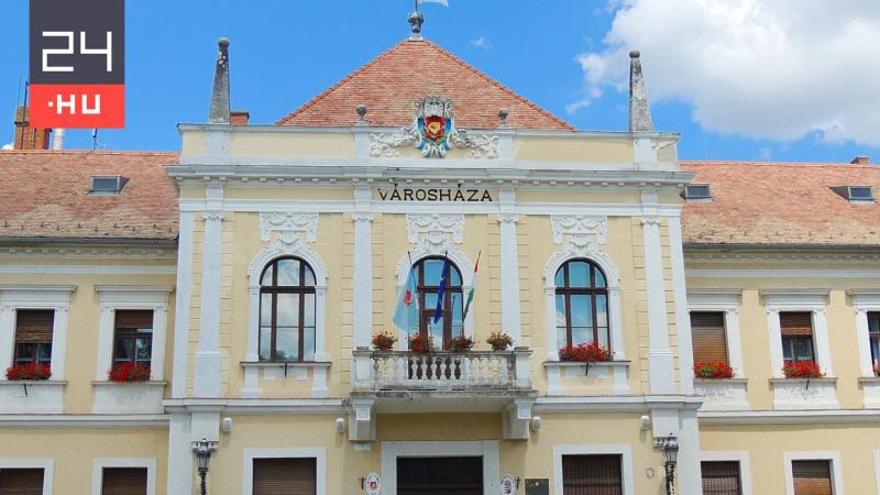 Egy Pest vármegyei településen új szabályozás léphet életbe, amely korlátozza a lakosság számát, és meghatározza, hány új lakó költözhet a községbe. Ez a lépés célja a település fenntarthatóságának megőrzése és az infrastruktúra terhelésének csökkentése.