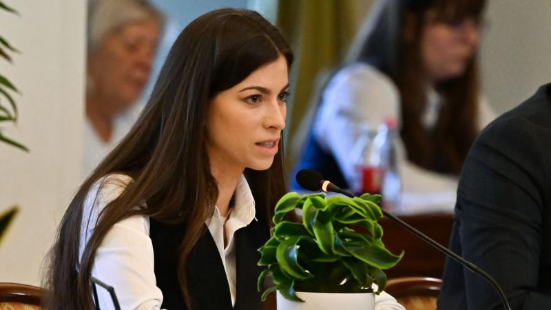 Szentkirályi Alexandra: Aki Ukrajna uniós csatlakozása mellett érvel, az vagy nem látja a valóságot, vagy valamilyen érdek áll a háttérben + videó.