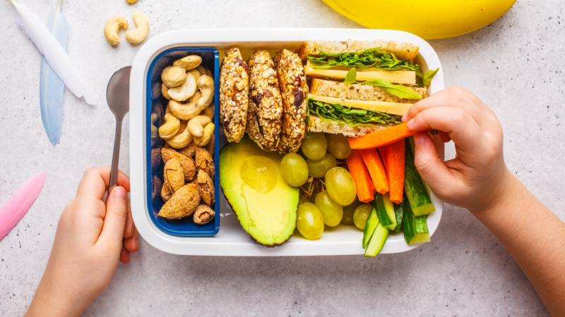 Egyre inkább feszültséget kelt a magyar anyukák körében a fokozódó versenyhelyzet, amely a gyerekek jövőjét is érinti. A szülők aggódnak, hogy hogyan tudják a legjobban felkészíteni csemetéiket a kihívásokkal teli világra. De mi történik a gyerekekkel, am