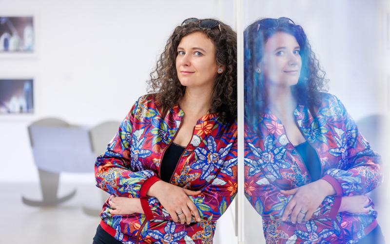 A Dunartcom felfedezte Somorja városában, hogy a kortárs művészet képes új dimenziókat nyitni a terek értelmezésében.