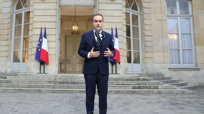 Kinevezését követően mindössze egy hónap elteltével lemondott a francia miniszterelnök | 24.h