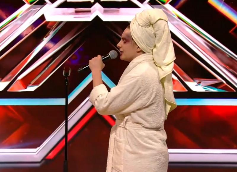 Jótékonysági koncertet szervez Sóti Julianna, aki az X-Faktorban való szereplésével hívta fel magára a figyelmet. Előadásának különlegessége, hogy olyan érzelmeket képes közvetíteni, hogy még a mentorok is elérzékenyültek. | szmo.hu