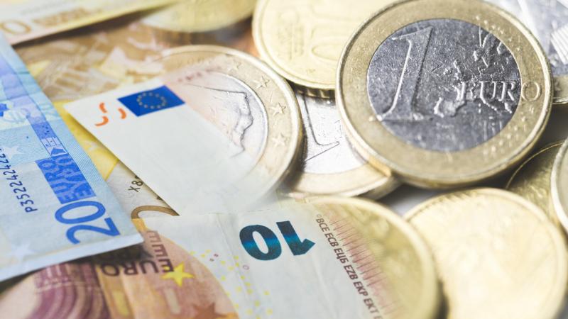 Ma ritkán tapasztalunk ilyen mértékű forintgyengülést.