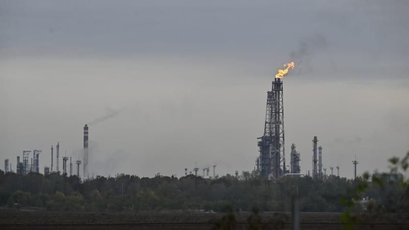 A Mol bejelentette, hogy sikeresen megszüntették a tüzet a százhalombattai finomító területén.