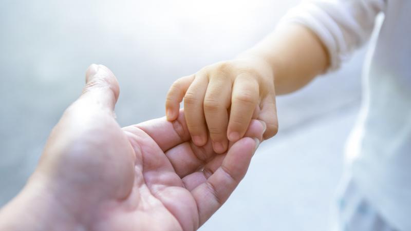 Végre otthonra találhat a kisfiú, akinek eddig megakadályozták, hogy szerető családra leljen.