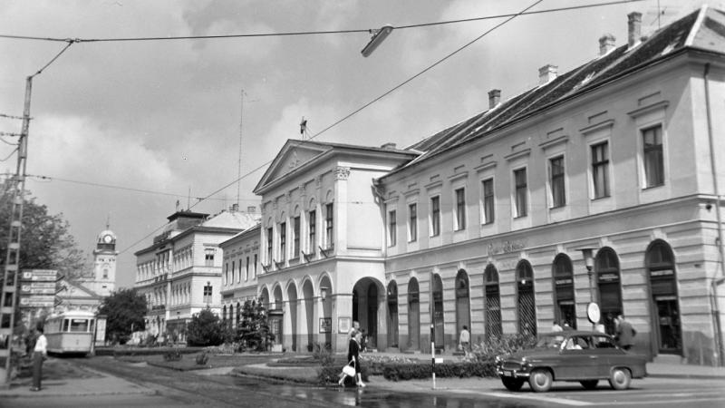 Kvíz időutazóknak! Melyik magyar városban készült ez a régi, nosztalgikus fotó?