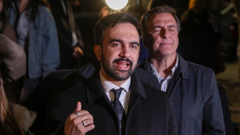 A demokrata színekben versenyző, szocialista és iszlamista háttérrel rendelkező jelölt, Zohran Mamdani, New York új polgármestereként kezdheti meg tevékenységét.