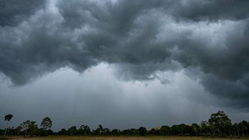 Izgalmas hír! A HungaroMet legfrissebb előrejelzése szerint hidegfront közelít hazánk felé. Nézd meg, mit hoz a hétvégi időjárás! - Pénzcentrum