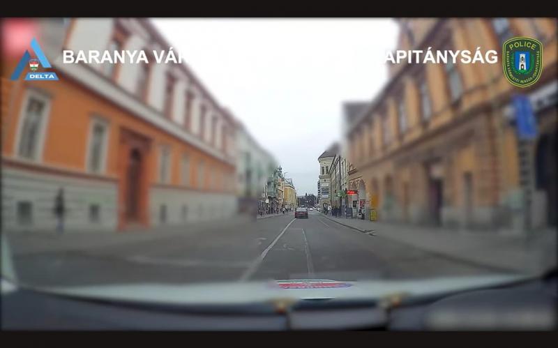 A rendőrök elől való menekülés közben a férfi egy váratlan felfedezést tett: a kocsijában nemcsak illegális drogok rejtőztek, hanem egy szamurájkard is, amely mintha egy másik világba repítette volna.