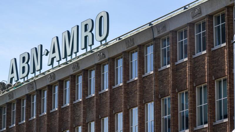 Hollandia harmadik legnagyobb bankja bejelentette, hogy felvásárolja a tizedik helyen álló pénzintézetet. Ez a lépés jelentős átalakulásokat hozhat a holland pénzügyi piacon, és új lehetőségeket teremt a szolgáltatások bővítésére és az ügyfélkör növelésér